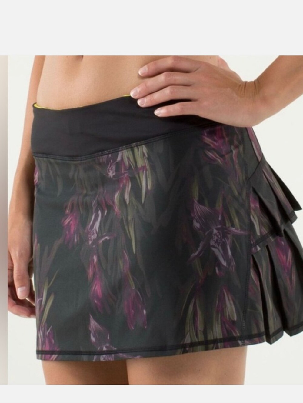 Lulumon Run Pace Set Skort Black Floral Tiered Skort Yellow Waistband Size 8